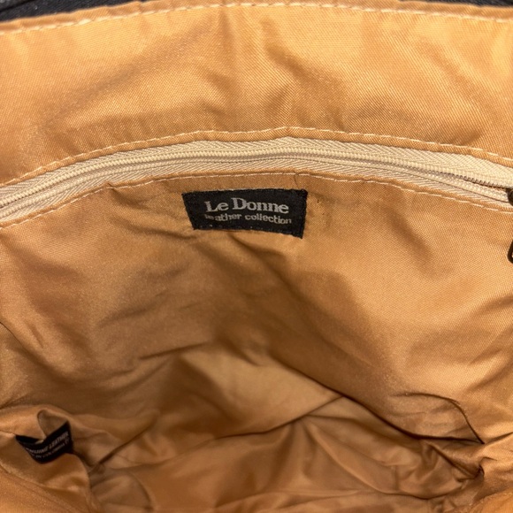 Le Donne Leather Riverwalk Women's Backpack - Picture 8 of 10